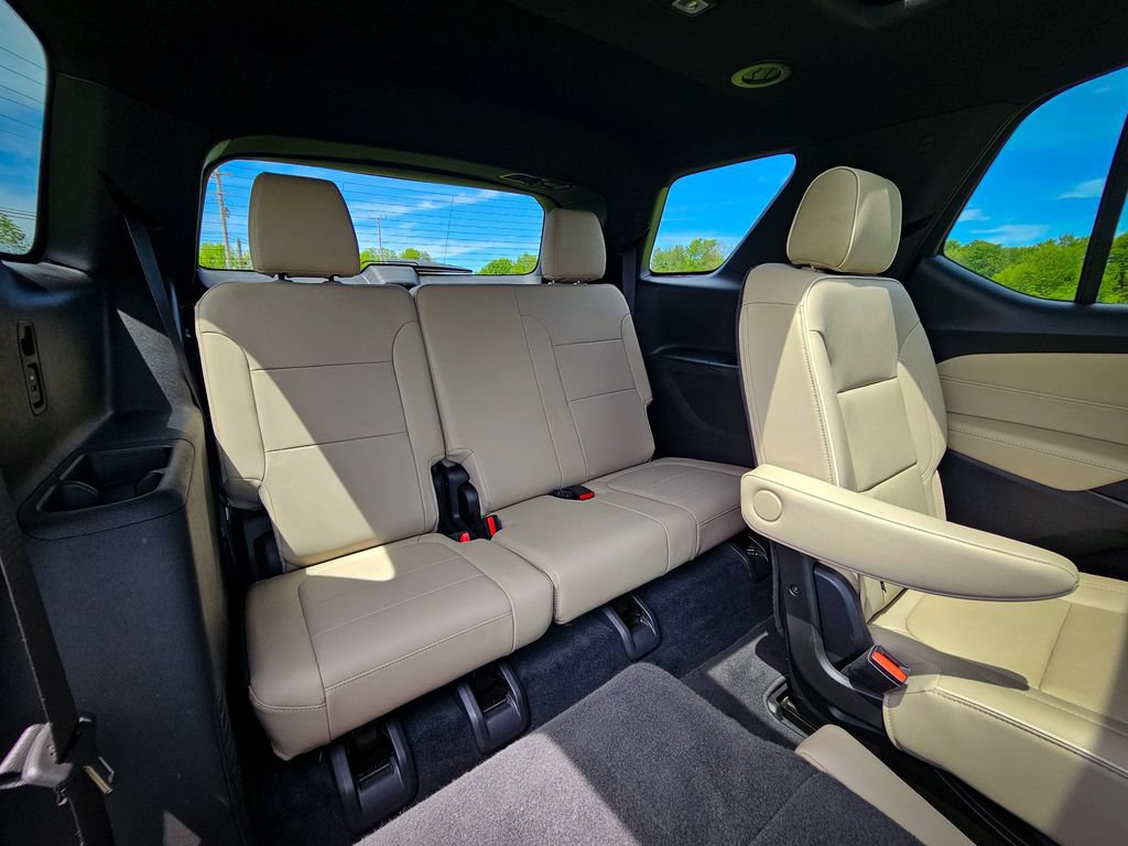 Used 2023 Chevrolet Traverse Premier AWD/4WD image 40