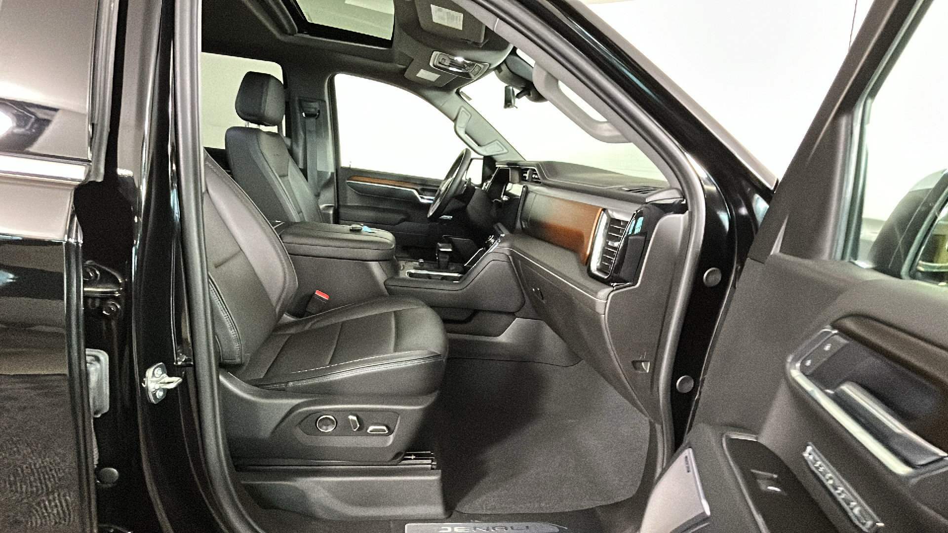 New 2026 GMC Sierra 1500 Denali w/ Technology Package AWD/4WD image 36