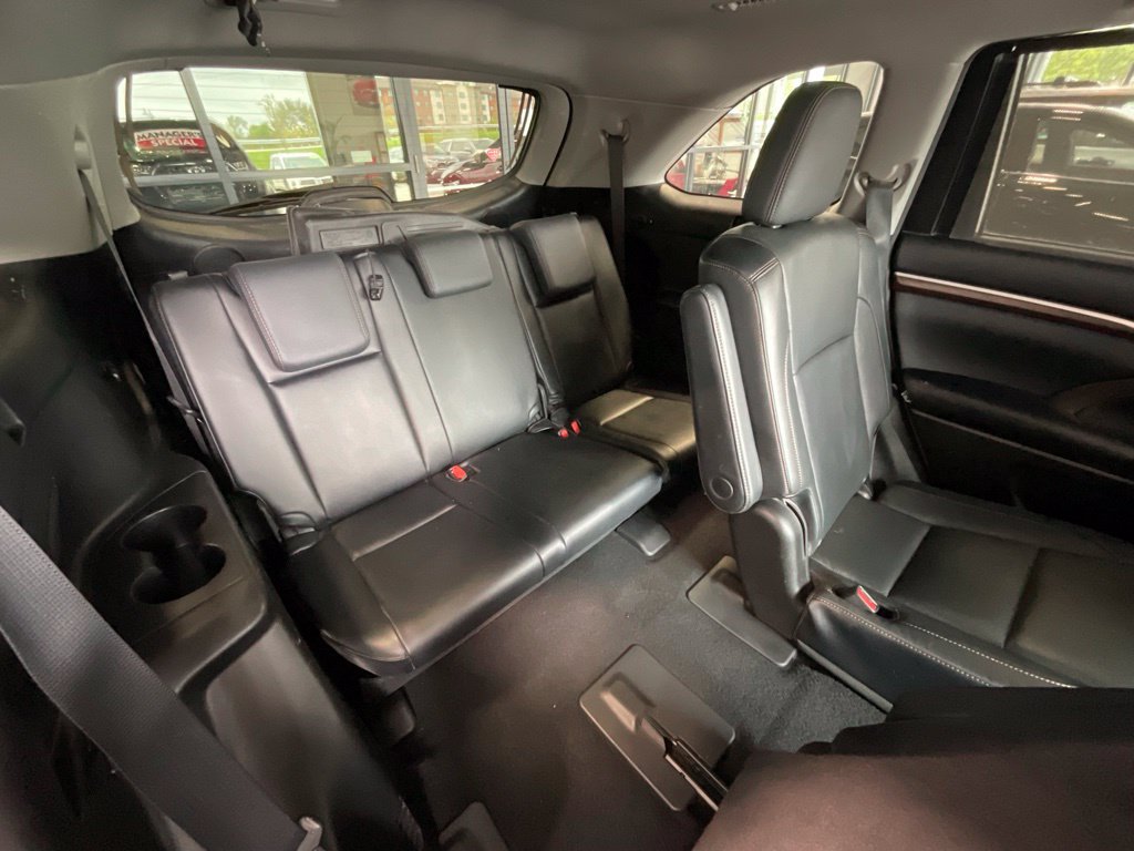 Used 2016 Toyota Highlander Limited w/ Driver Technology Package AWD/4WD image 22