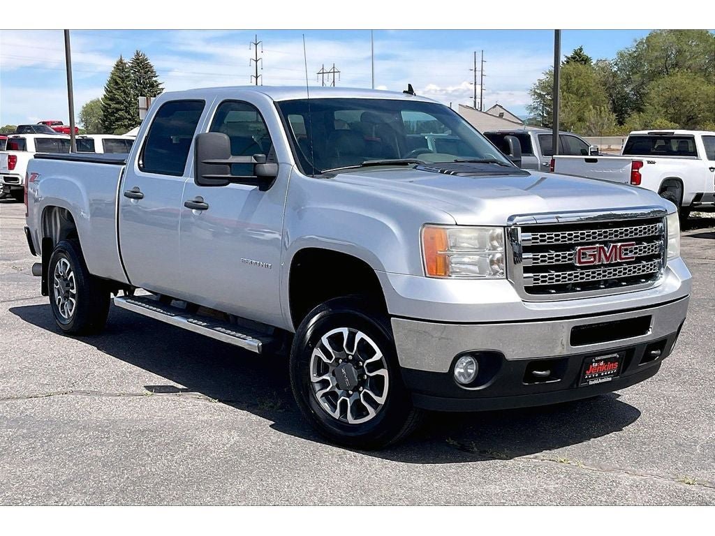 Used 2012 GMC Sierra 2500 SLE w/ SLE Preferred Package AWD/4WD image 2