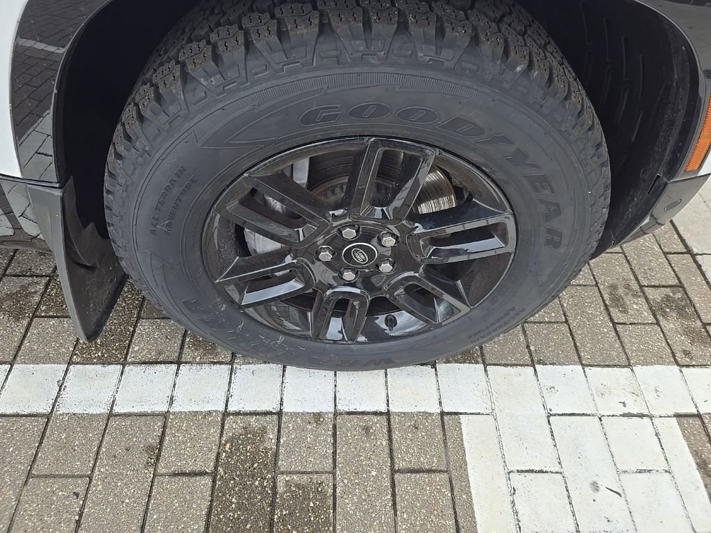 Used 2023 Land Rover Defender 90 X-Dynamic SE image 11