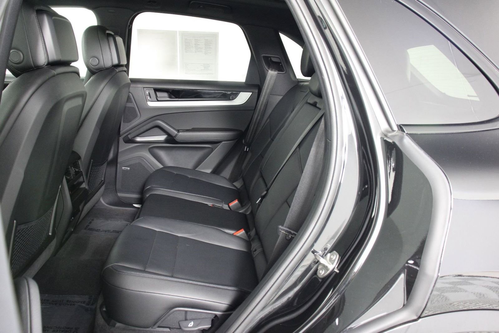 Certified 2025 Porsche Cayenne image 33