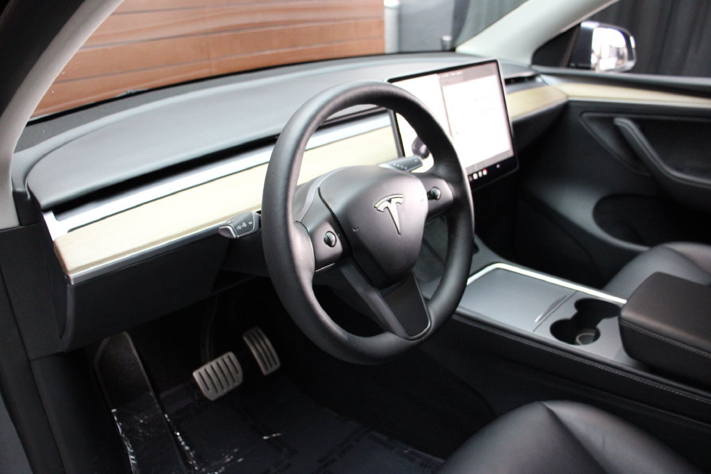 Used 2023 Tesla Model Y Performance AWD/4WD image 21