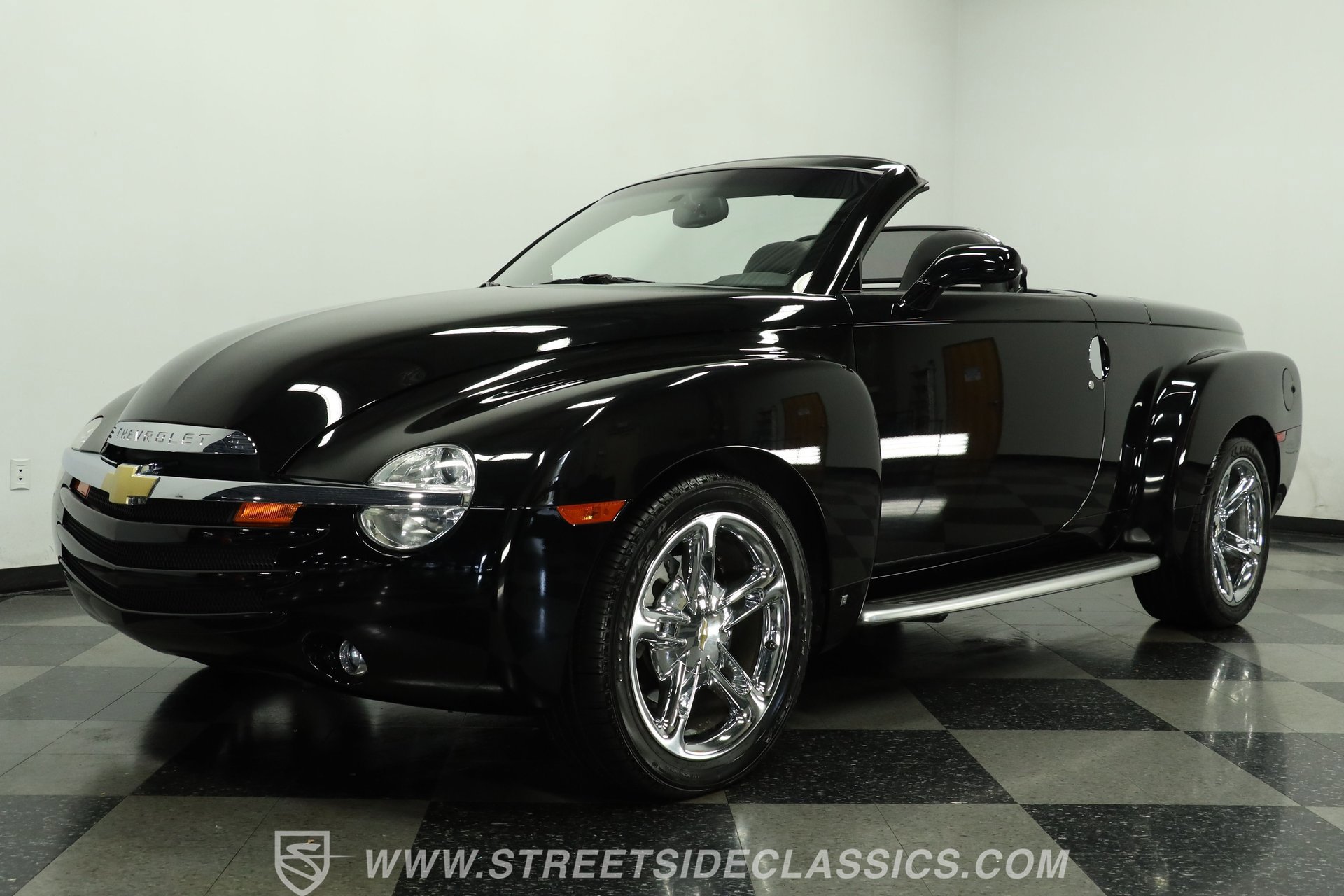 Used 2005 Chevrolet SSR w/ Preferred Equipment Group RWD image 21