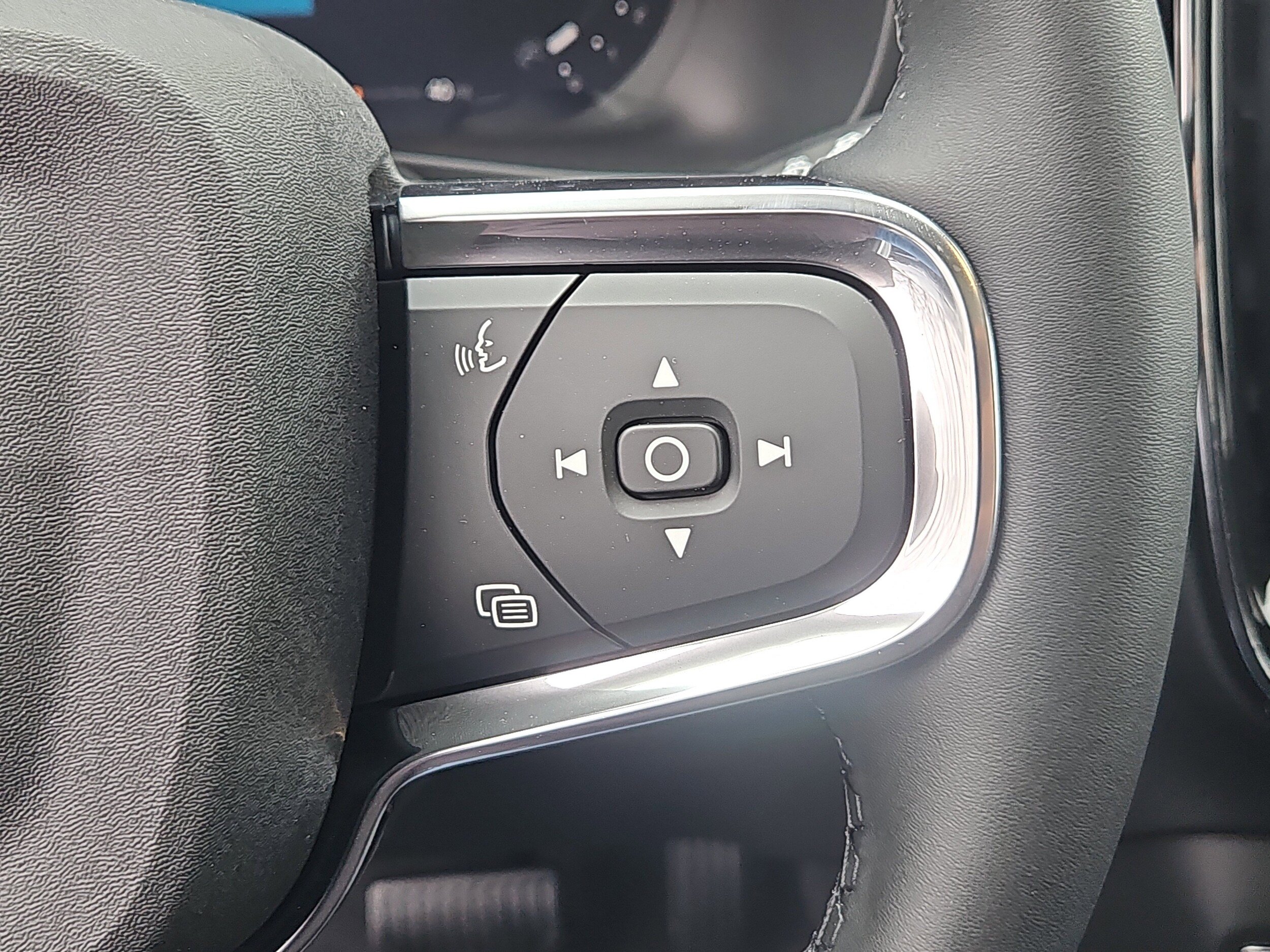 New 2026 Volvo XC40 B5 Ultra w/ Protection Package Premier AWD/4WD image 17