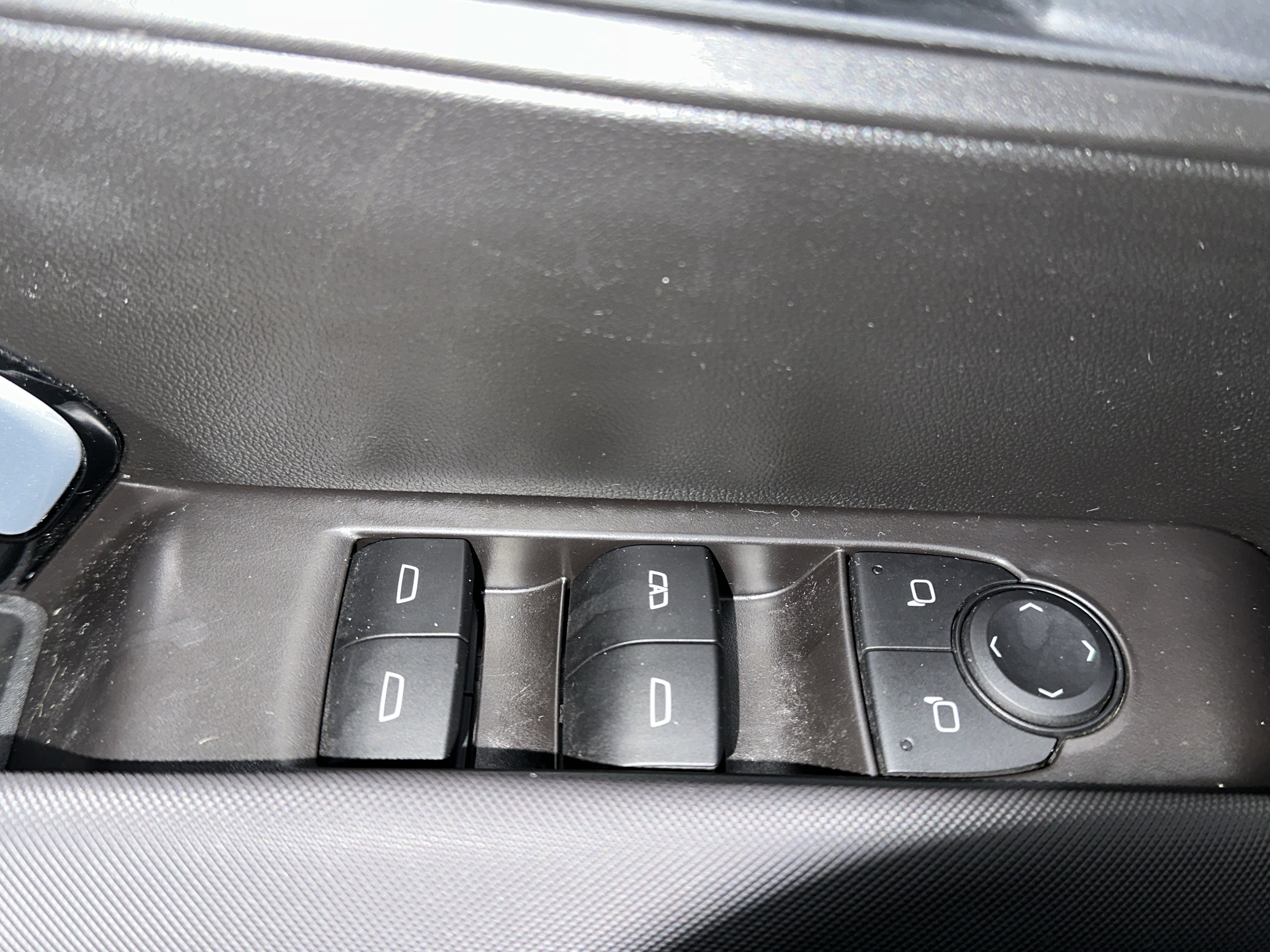 Used 2025 Chevrolet Colorado Z71 w/ Technology Package image 20