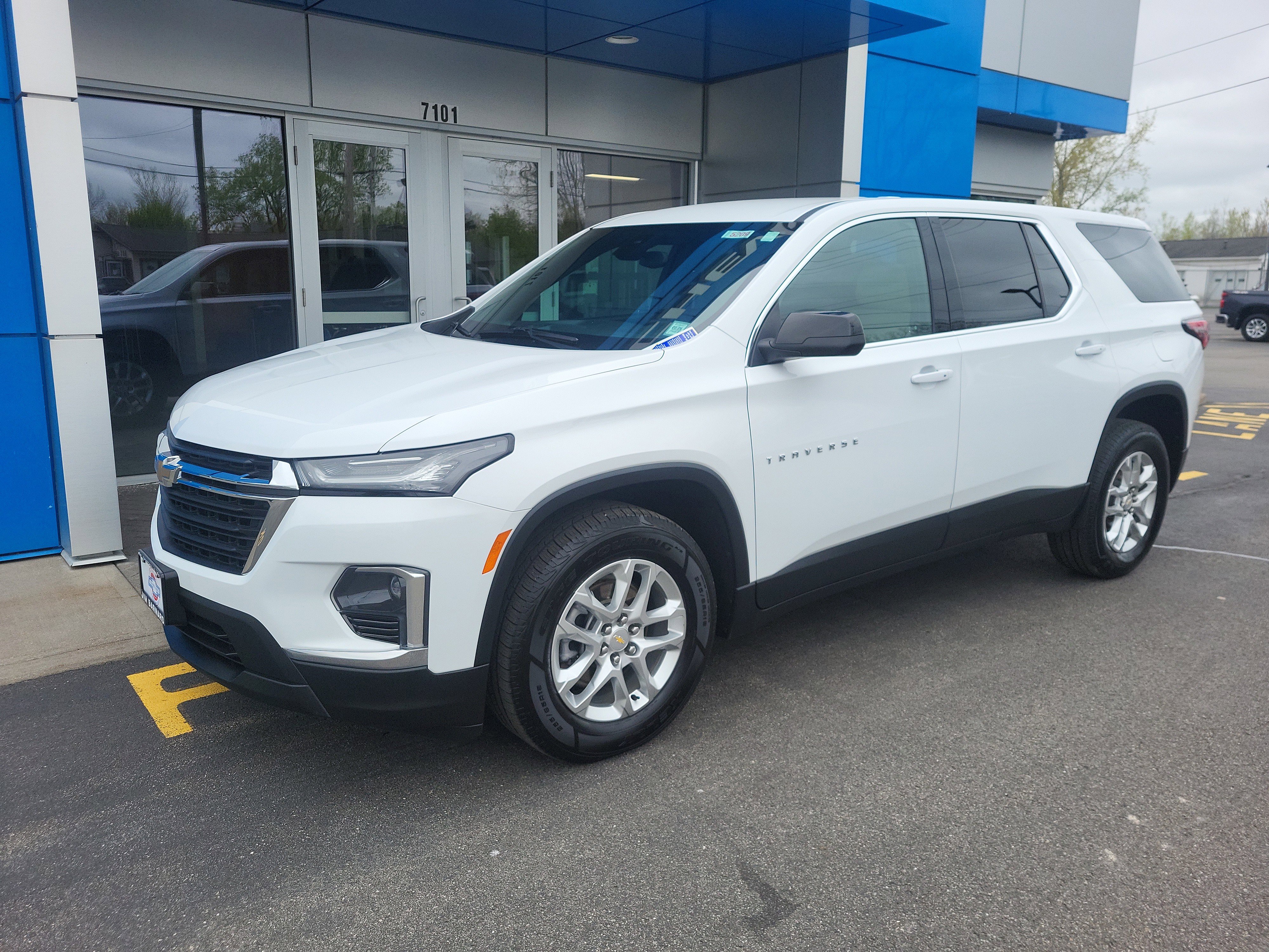 Certified 2022 Chevrolet Traverse LS image 2