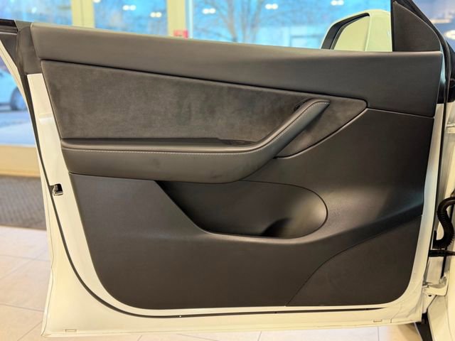 Used 2022 Tesla Model Y Performance image 18