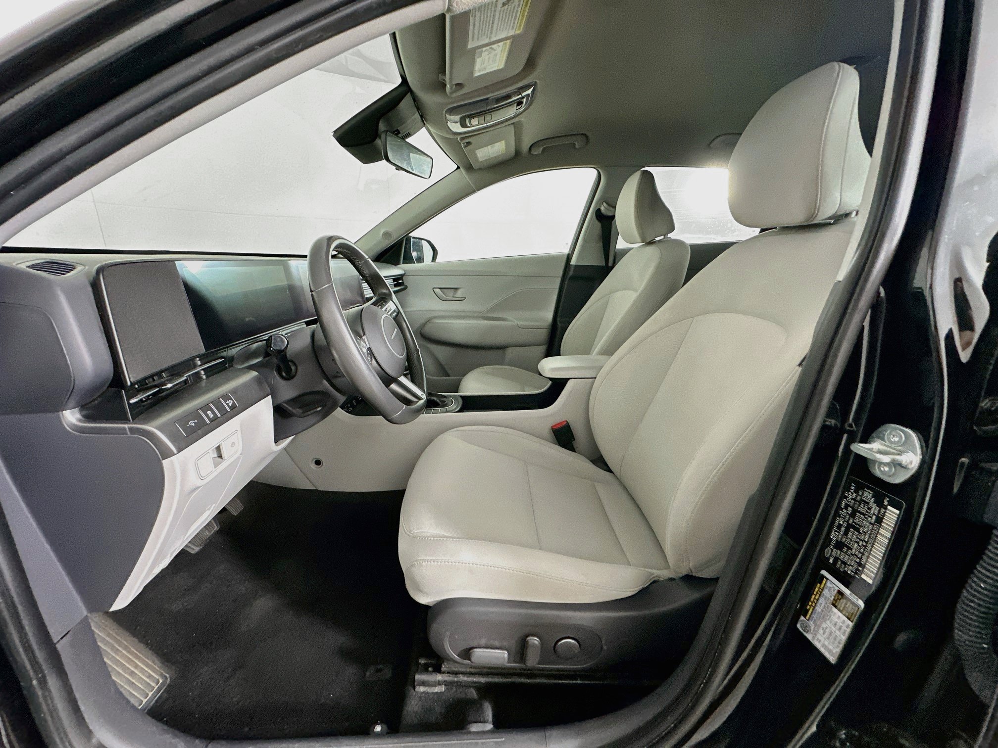 Used 2025 Hyundai Kona SEL FWD image 13