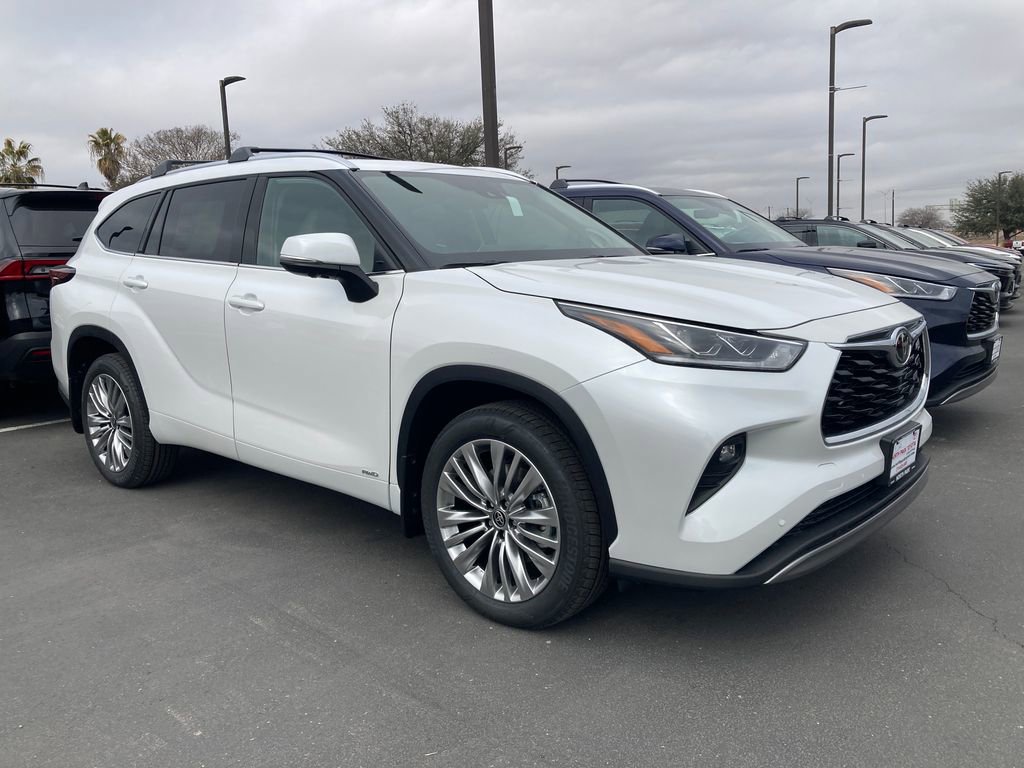 New 2026 Toyota Highlander Platinum AWD/4WD image 3