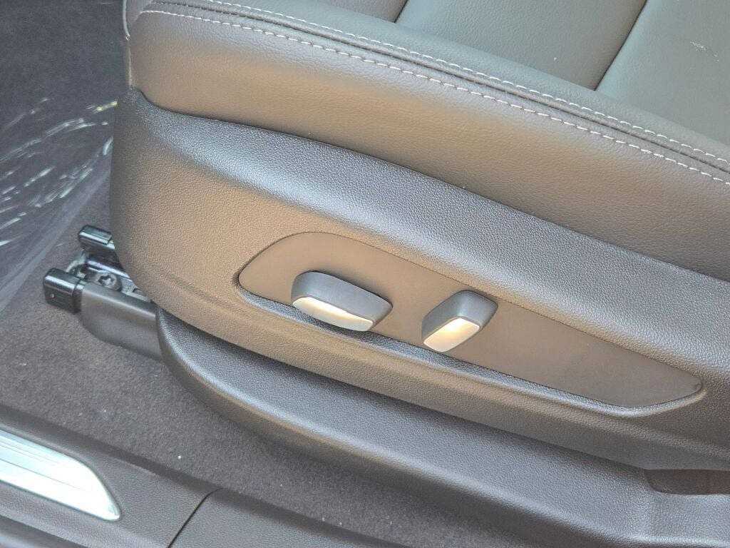 New 2025 Cadillac XT5 Luxury image 29