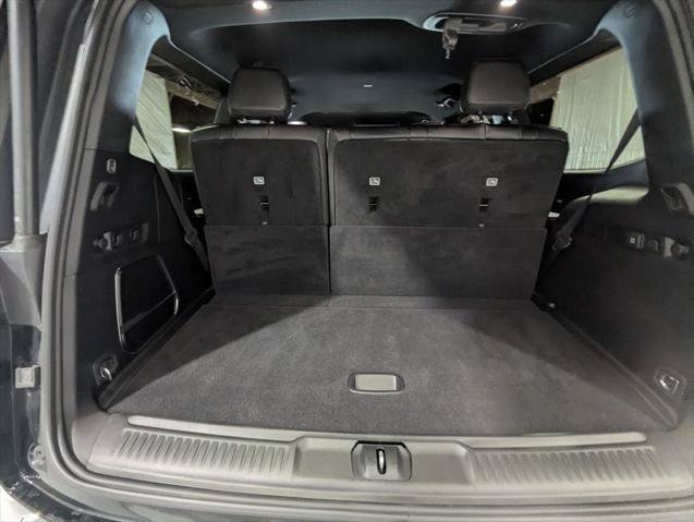 Certified 2022 Jeep Wagoneer Series II w/ Rear Seat Video Group 1 AWD/4WD image 16