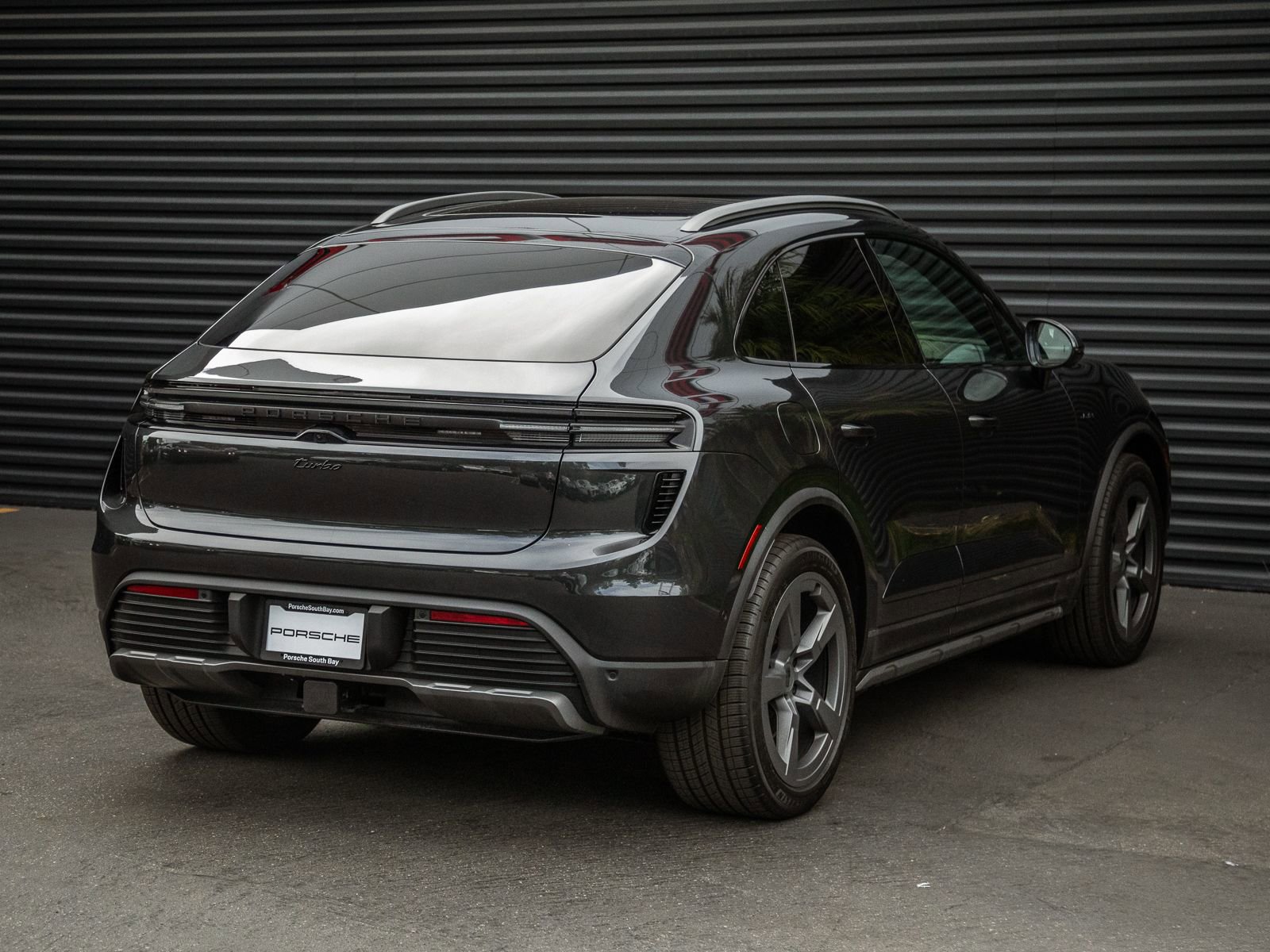 Certified 2025 Porsche Macan Turbo Electric AWD/4WD image 10