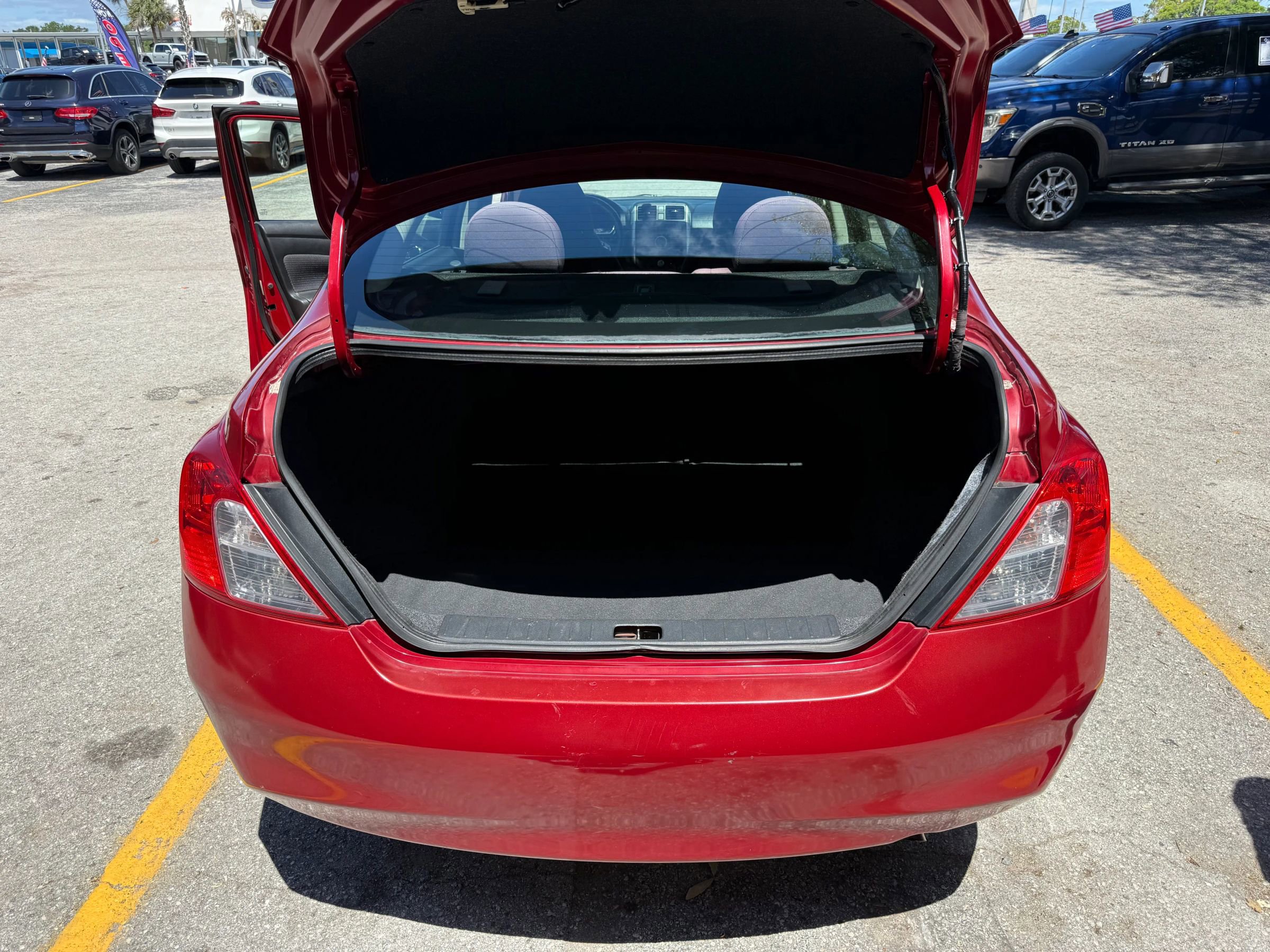 Used 2014 Nissan Versa SV image 6