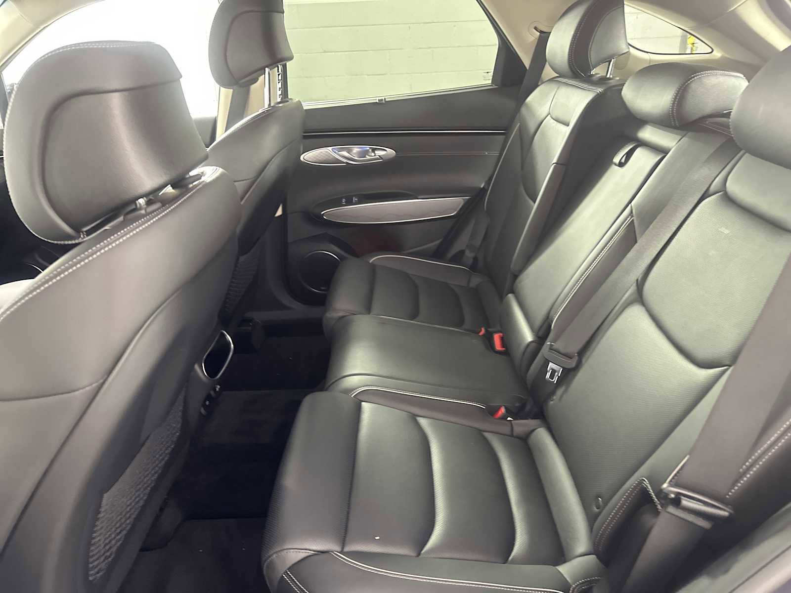 Used 2023 Genesis GV70 2.5T w/ Advanced Package image 27