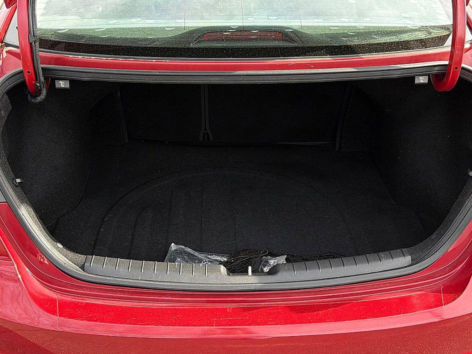 Used 2017 Hyundai Elantra Limited image 25