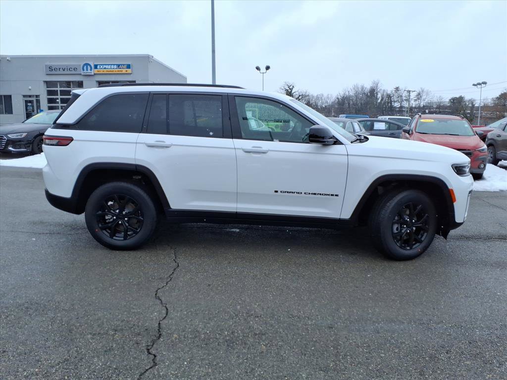 New 2026 Jeep Grand Cherokee Altitude image 3