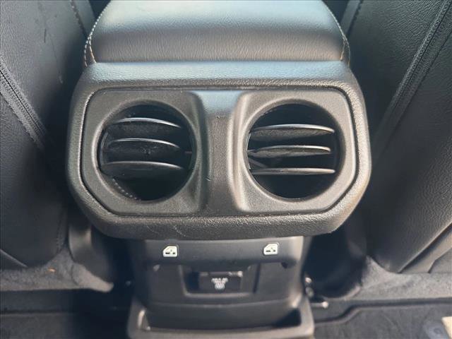 Used 2022 Jeep Wrangler Unlimited Sahara w/ Cold Weather Group AWD/4WD image 16
