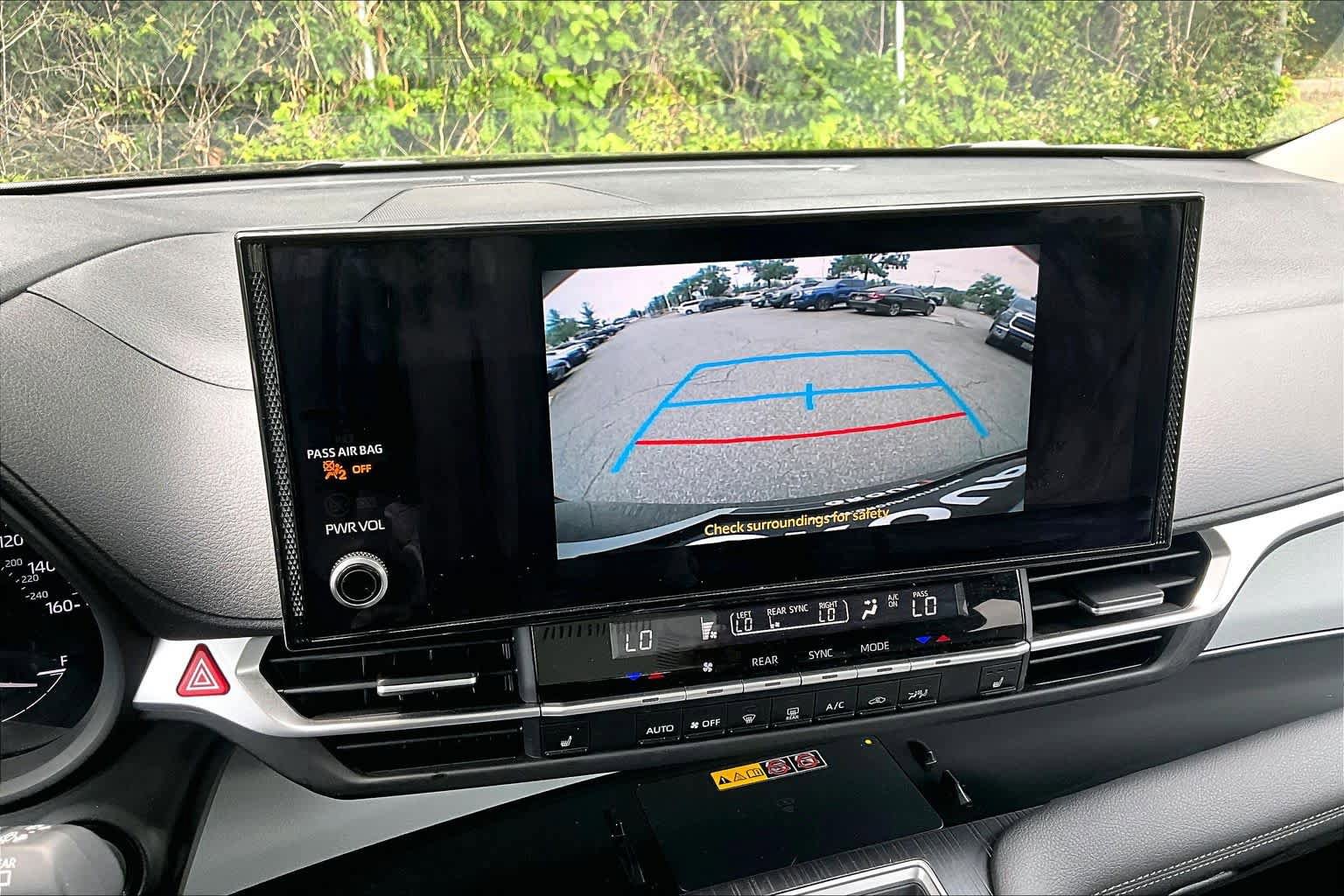 Certified 2025 Toyota Sienna XLE FWD image 27