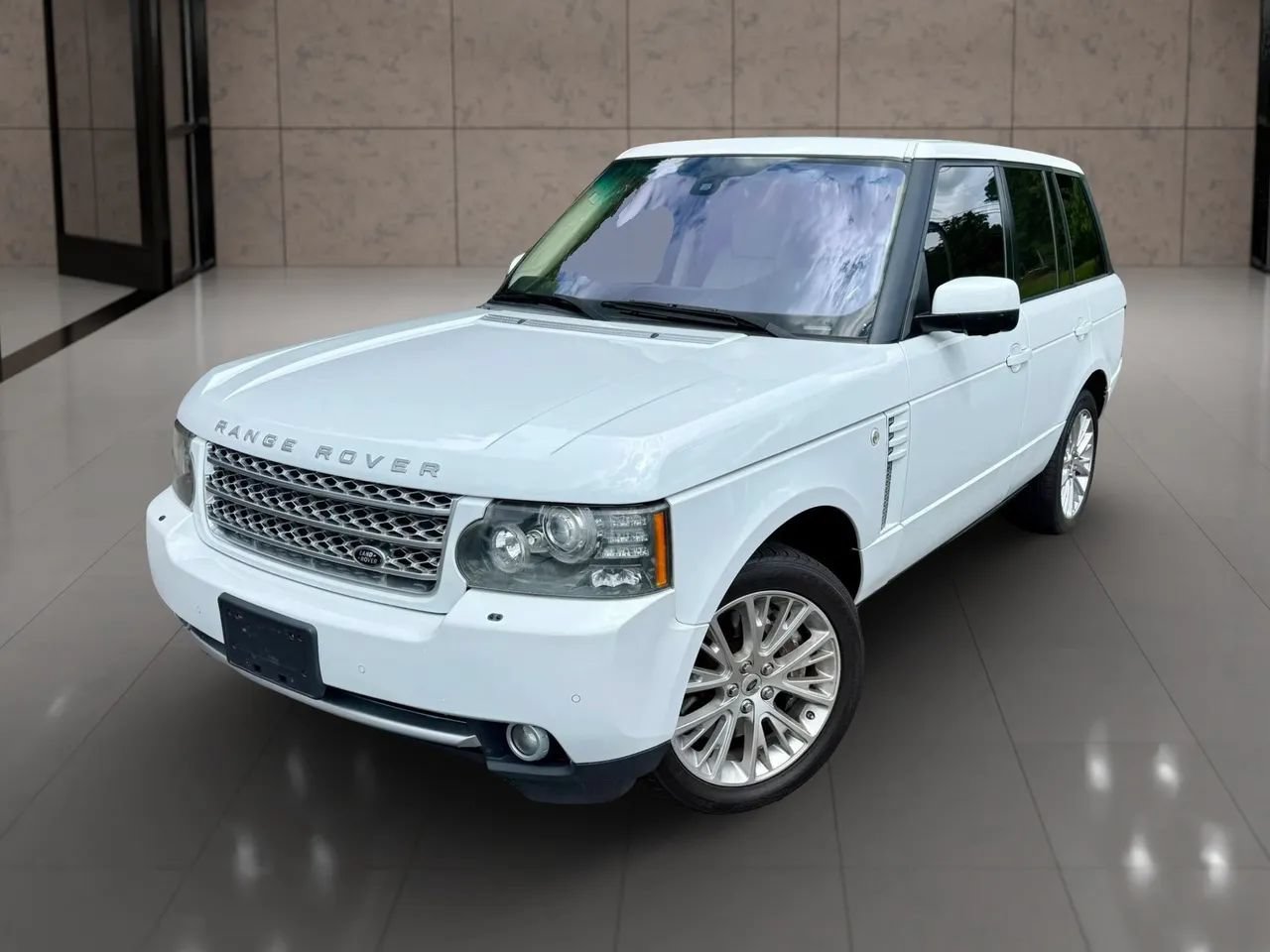 Used 2011 Land Rover Range Rover Autobiography AWD/4WD image 2