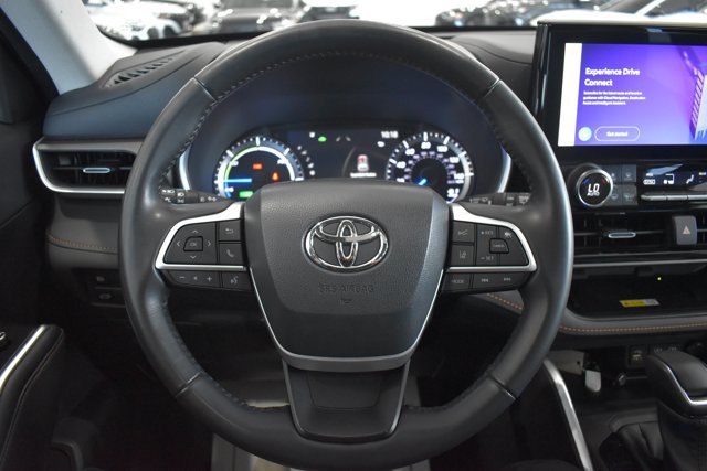Used 2023 Toyota Highlander Bronze Edition FWD image 17