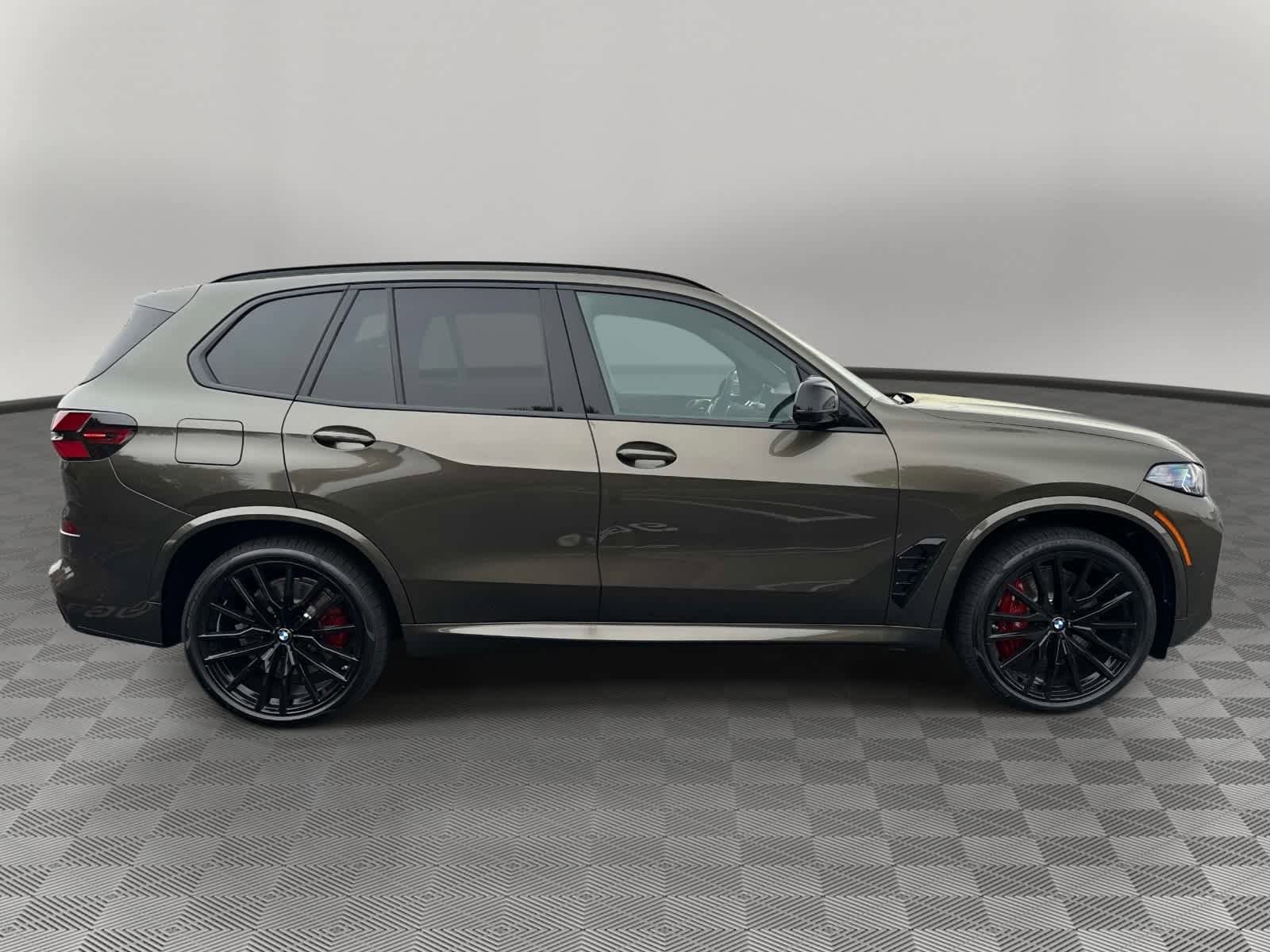 New 2026 BMW X5 M60i AWD/4WD image 2