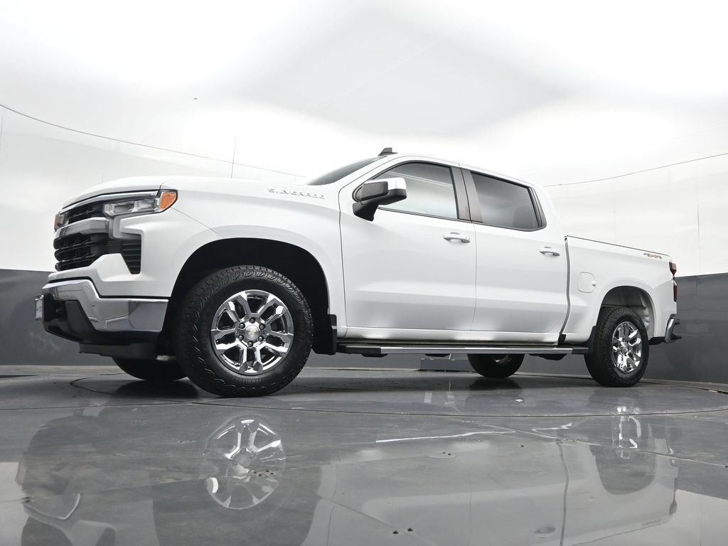 Used 2022 Chevrolet Silverado 1500 LT AWD/4WD image 31