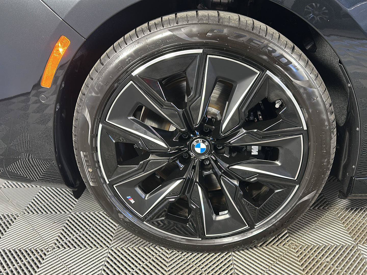 New 2026 BMW i7 xDrive60 w/ Executive Package AWD/4WD image 5