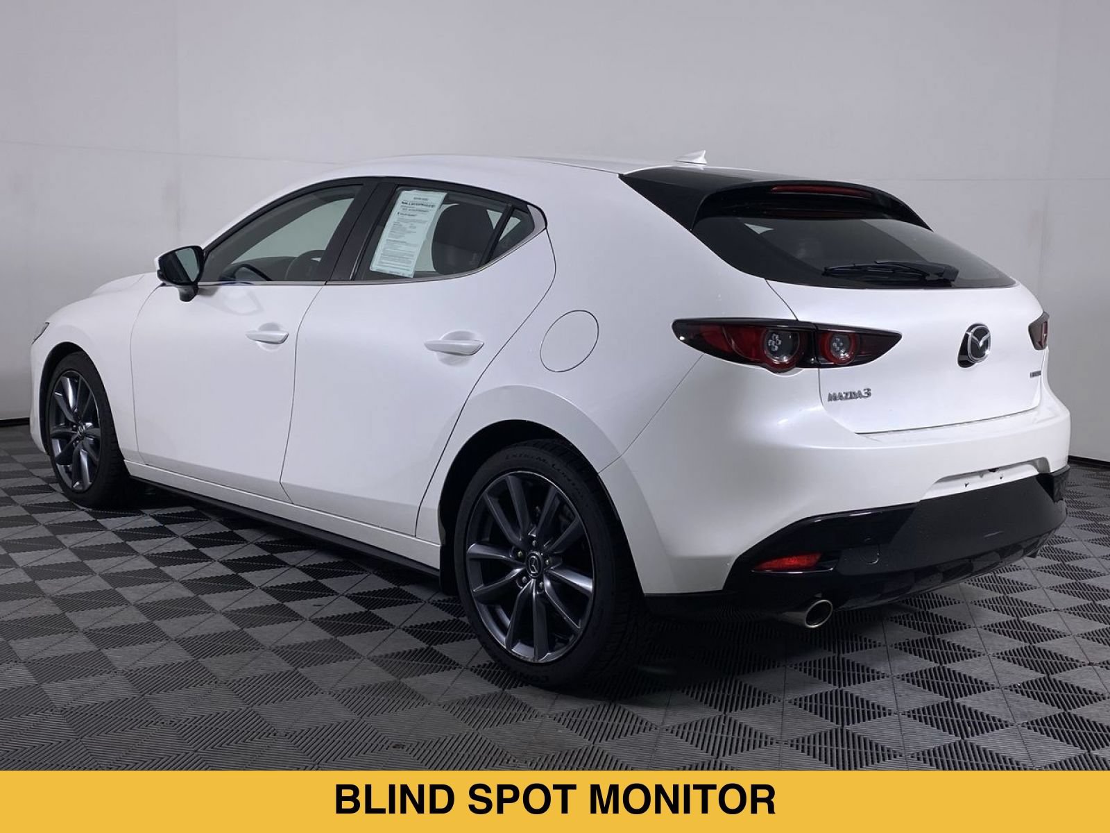 Used 2019 MAZDA MAZDA3 Hatchback w/ Preferred Package FWD image 17