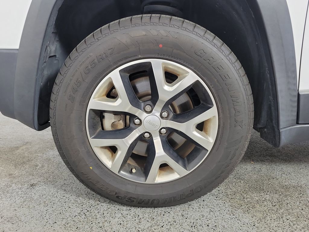 Used 2017 Jeep Cherokee Trailhawk AWD/4WD image 9