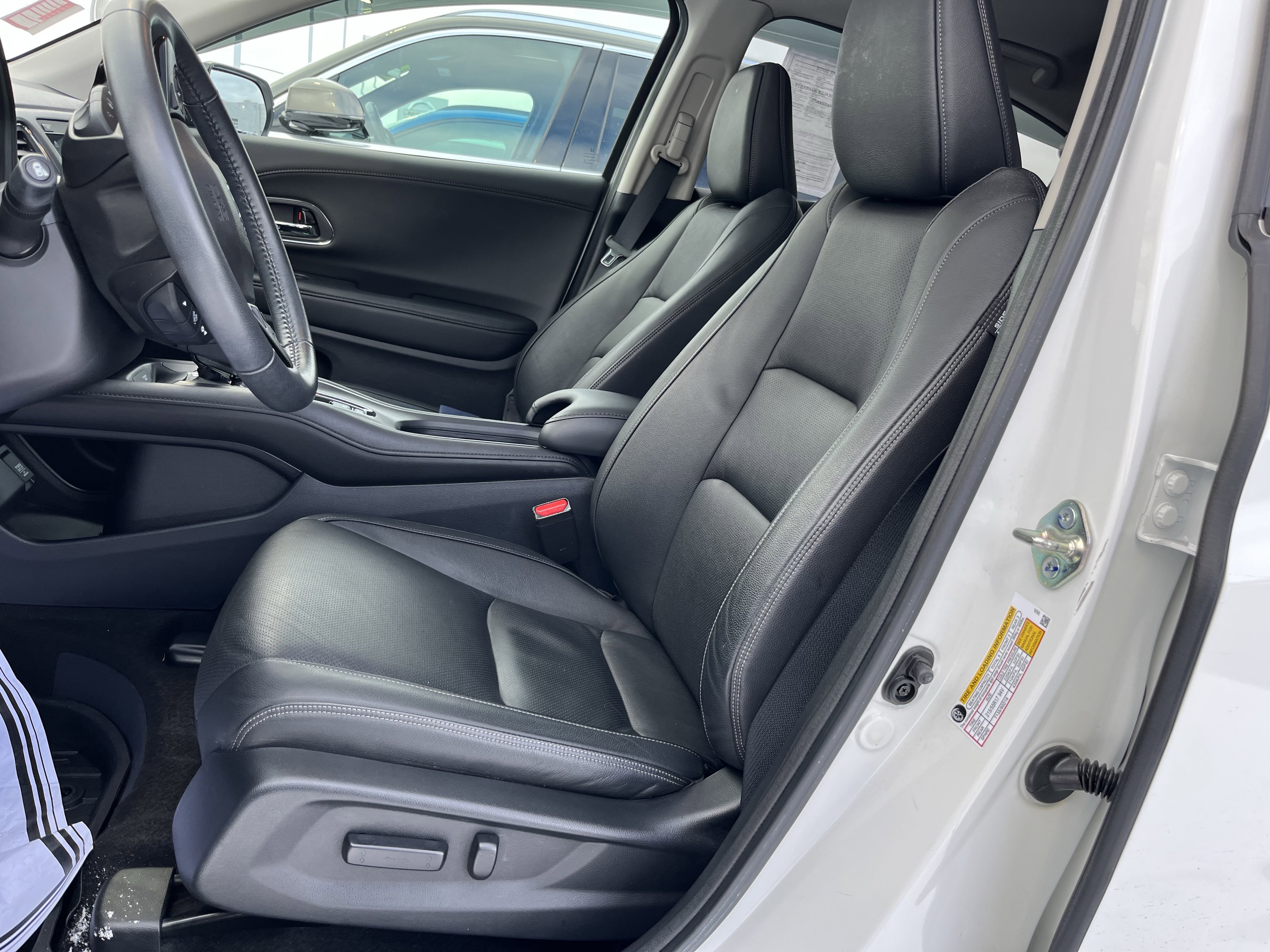 Used 2020 Honda HR-V Touring image 9