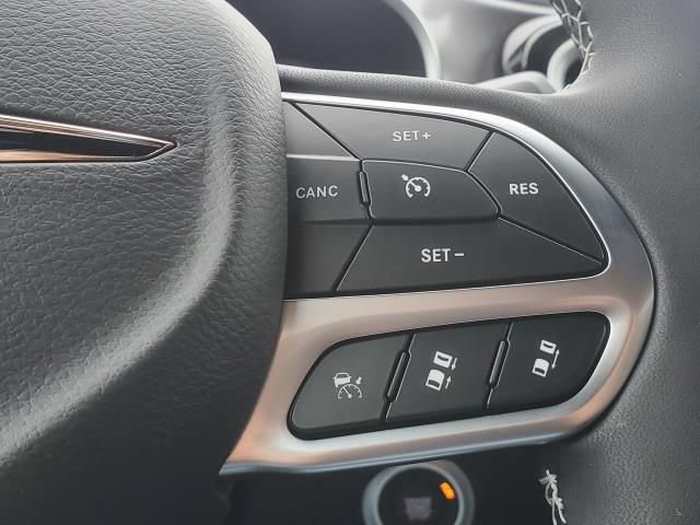 New 2026 Chrysler Pacifica Select image 14