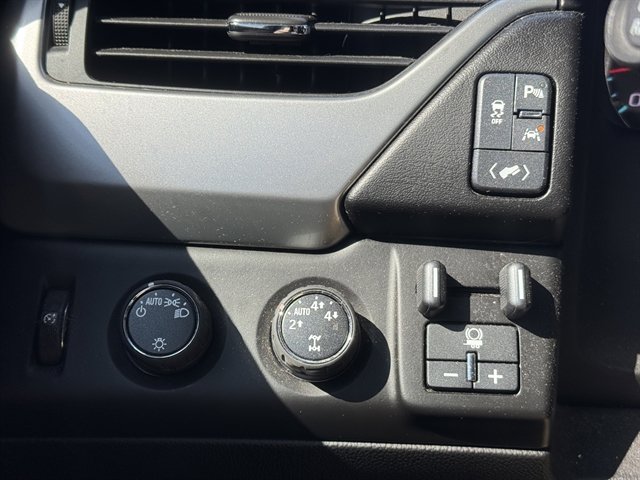 Used 2016 Chevrolet Suburban LT image 17