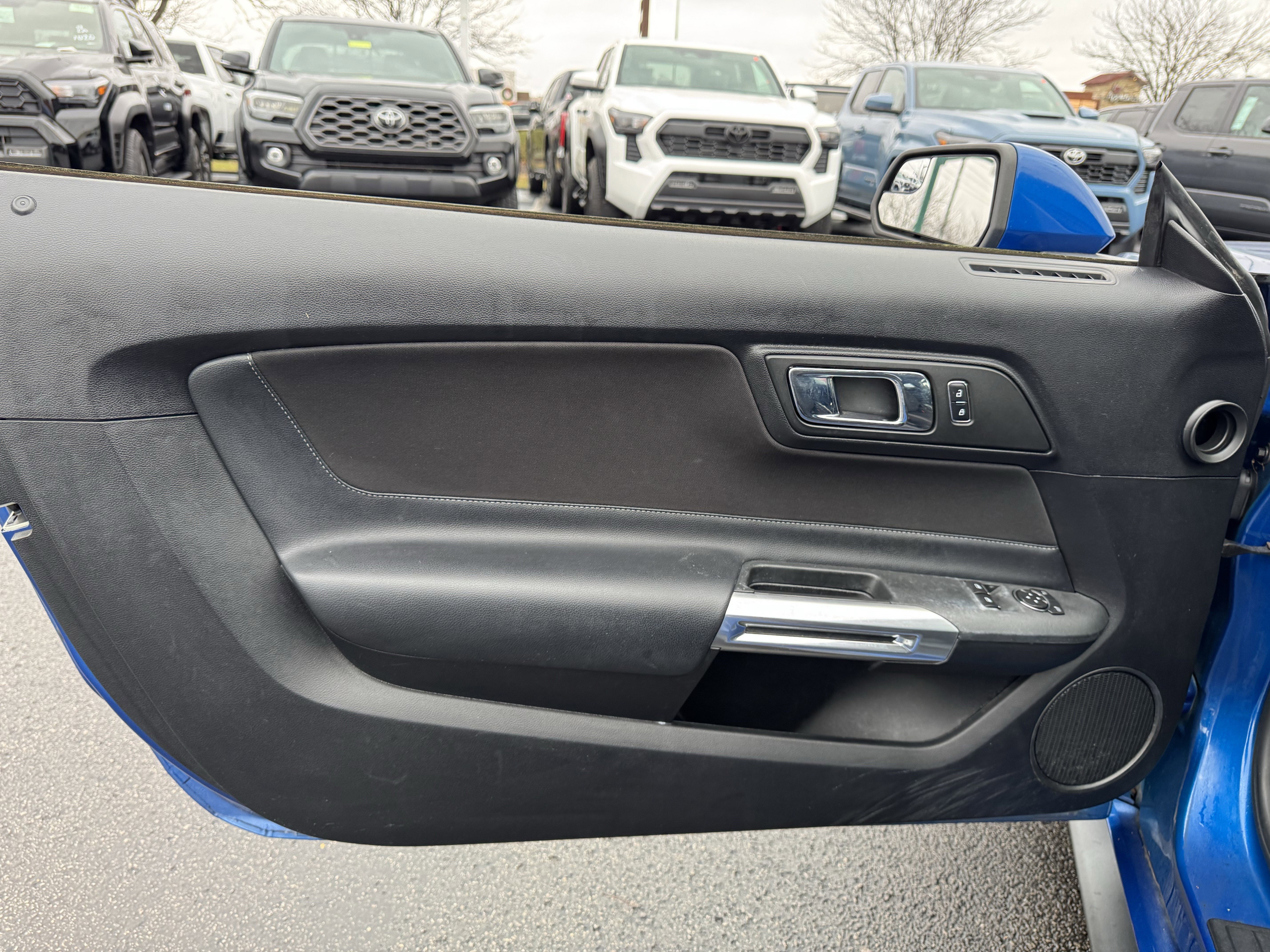 Used 2017 Ford Mustang Coupe image 22