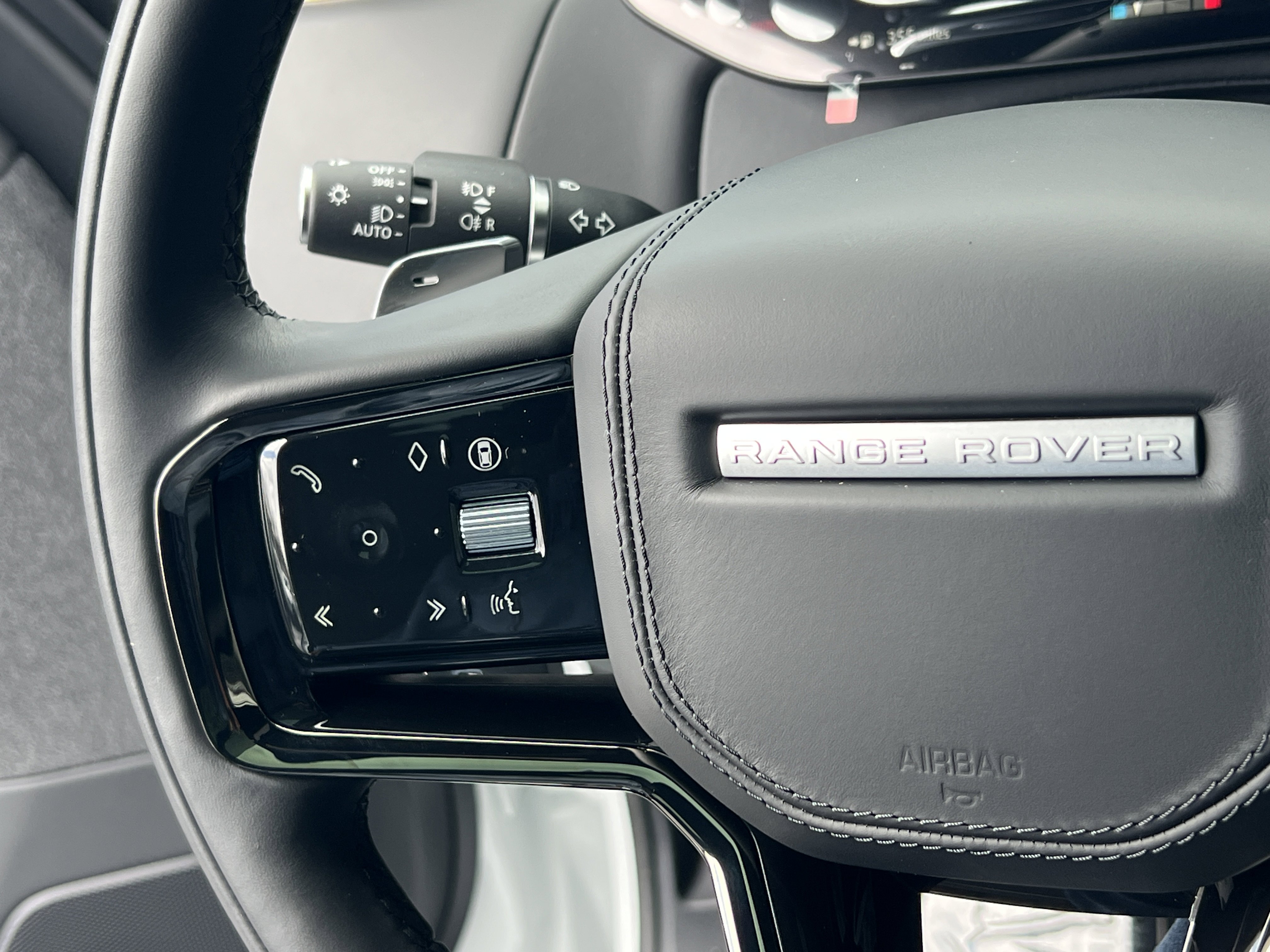 New 2025 Land Rover Range Rover Sport Dynamic SE image 30