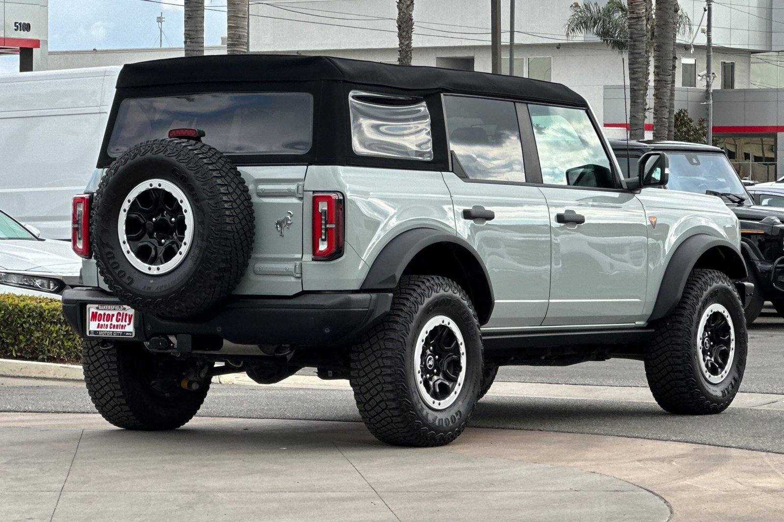 Used 2024 Ford Bronco Badlands image 4