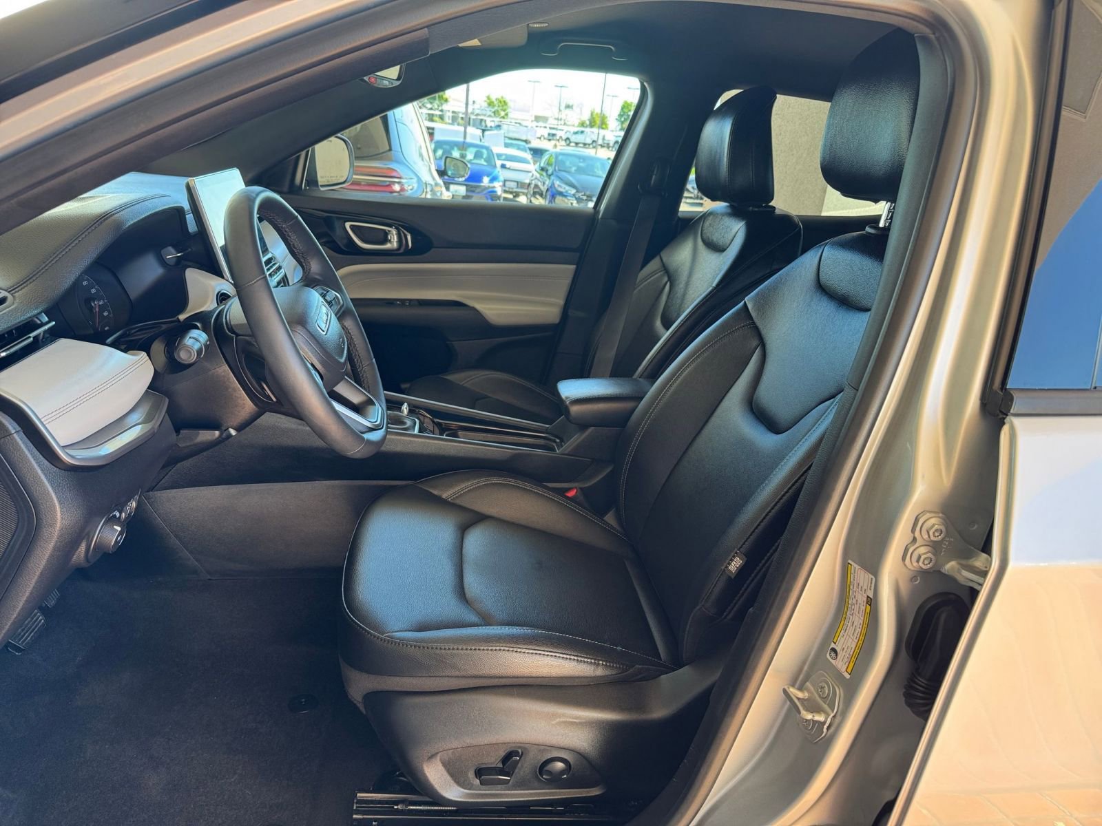 Used 2025 Jeep Compass Limited AWD/4WD image 28