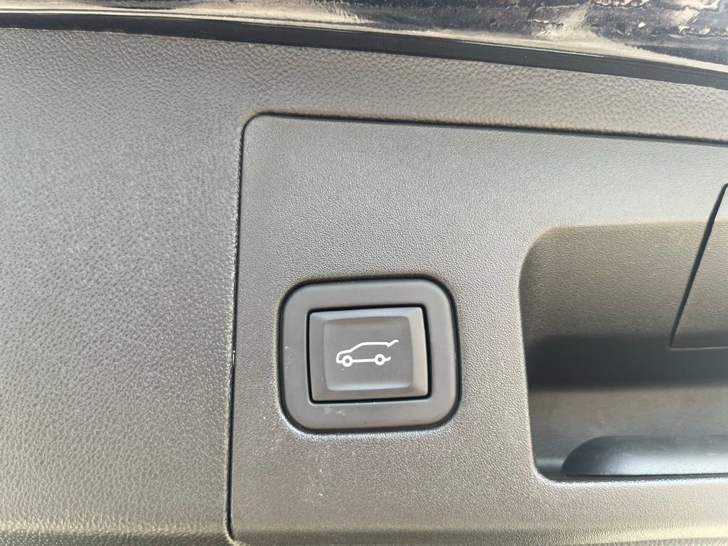 Used 2024 Cadillac XT5 Sportv w/ LPO, Floor Liner Package AWD/4WD image 17