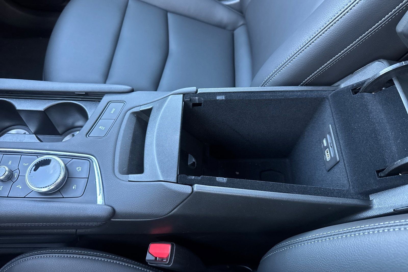 Used 2025 Cadillac XT6 Luxury image 30