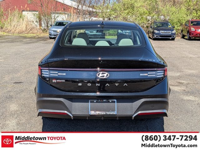 Used 2025 Hyundai Sonata SE FWD image 4