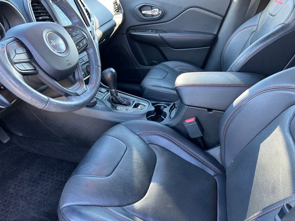 Used 2019 Jeep Cherokee Trailhawk image 10