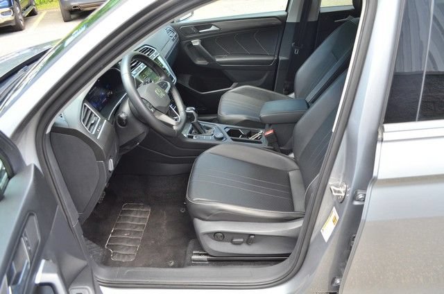 Used 2024 Volkswagen Tiguan SE AWD/4WD image 18
