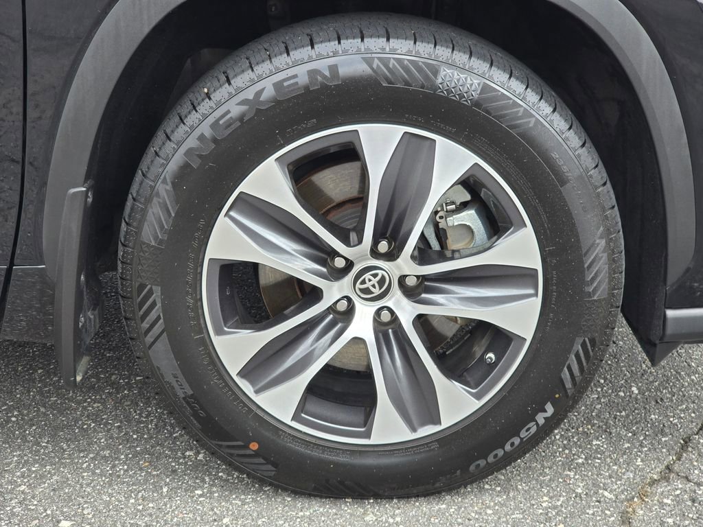 Used 2021 Toyota Highlander XLE image 23