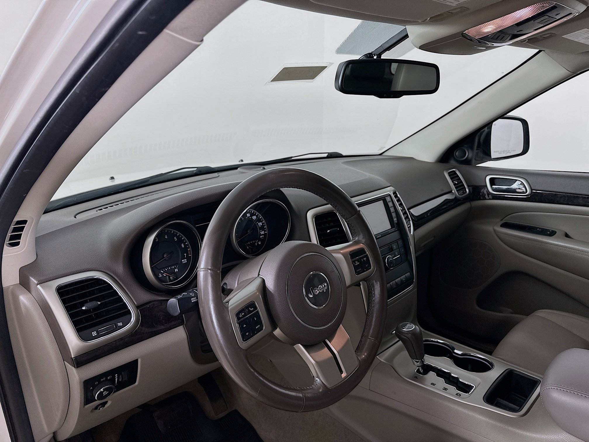 Used 2011 Jeep Grand Cherokee Laredo AWD/4WD image 9