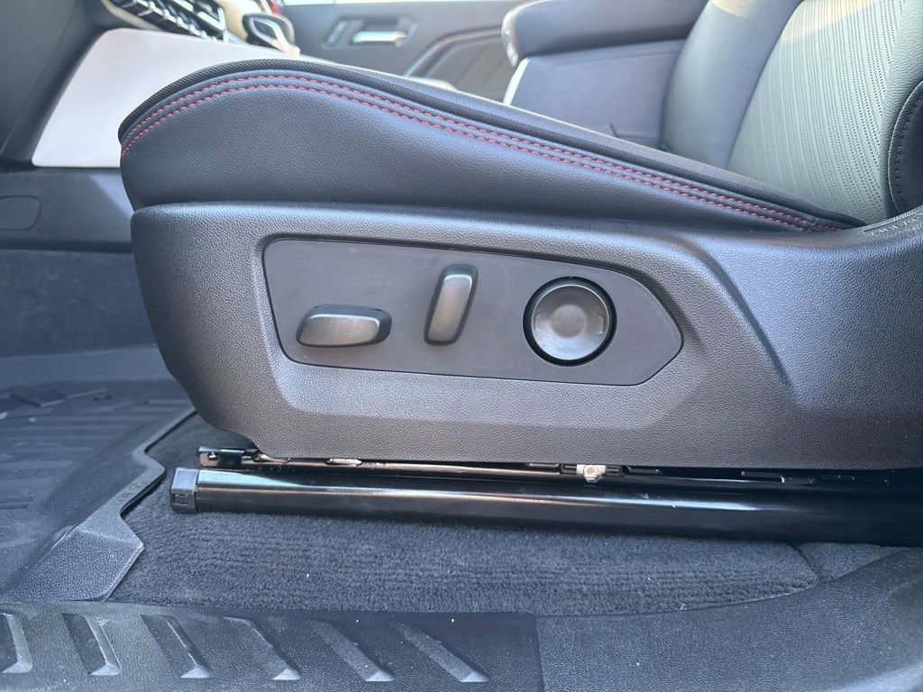 New 2026 GMC Canyon AT4X w/ LPO, Black Badging Package image 23