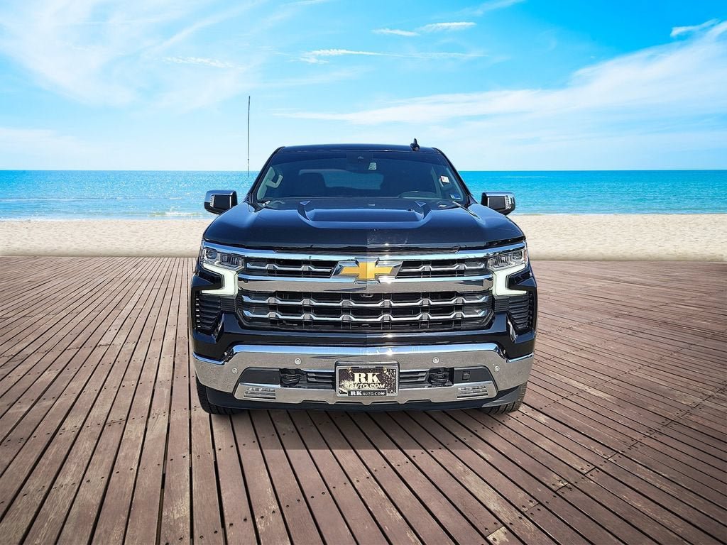 Used 2023 Chevrolet Silverado 1500 LTZ AWD/4WD image 2