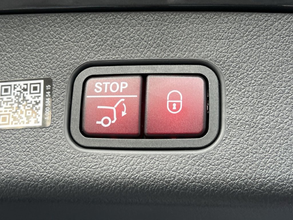 Used 2026 Mercedes-Benz GLC 300 4MATIC image 25
