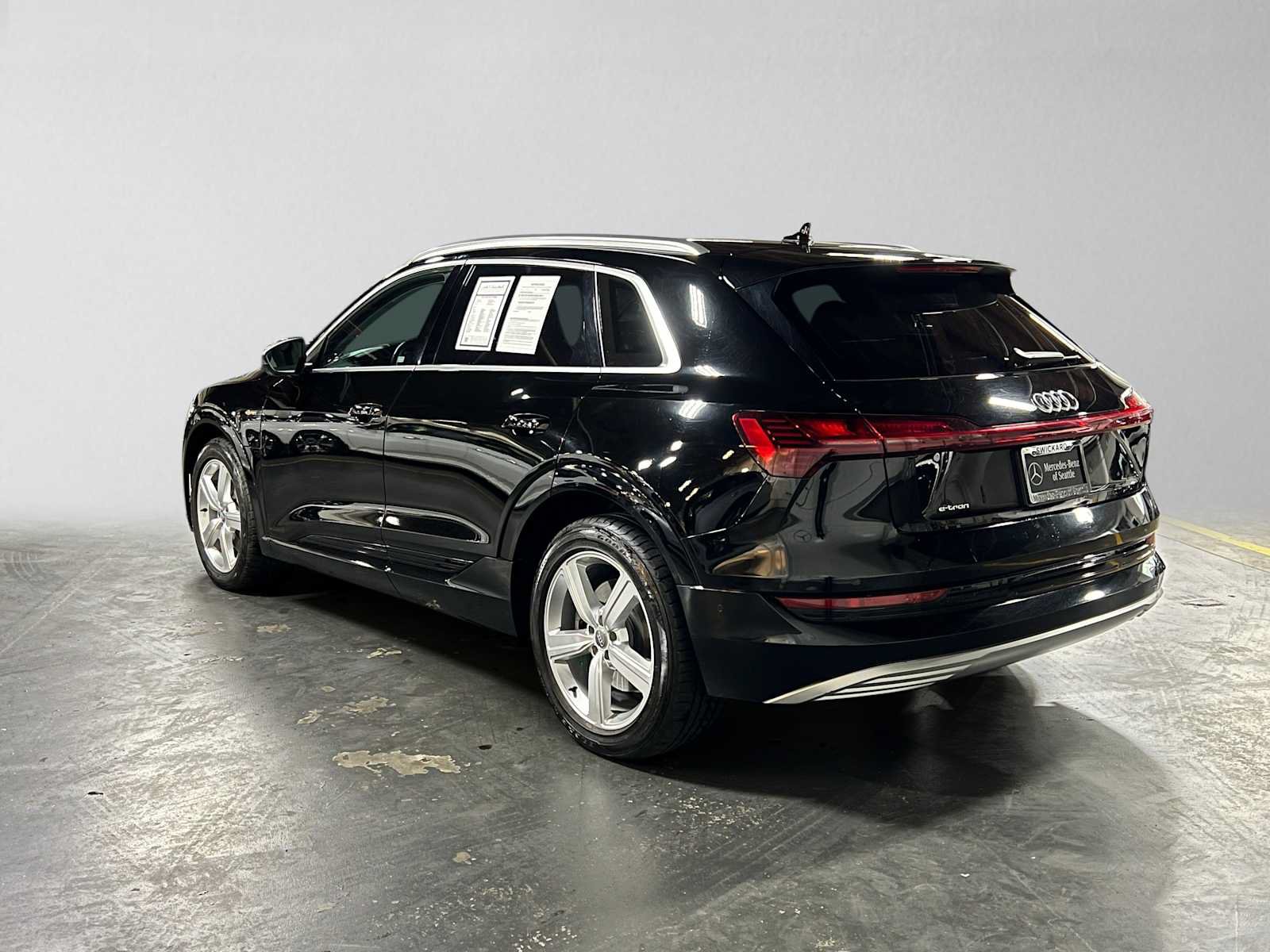 Used 2019 Audi e-tron Prestige w/ Prestige Package AWD/4WD image 5