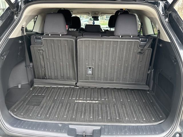 Used 2023 Toyota Highlander LE image 29
