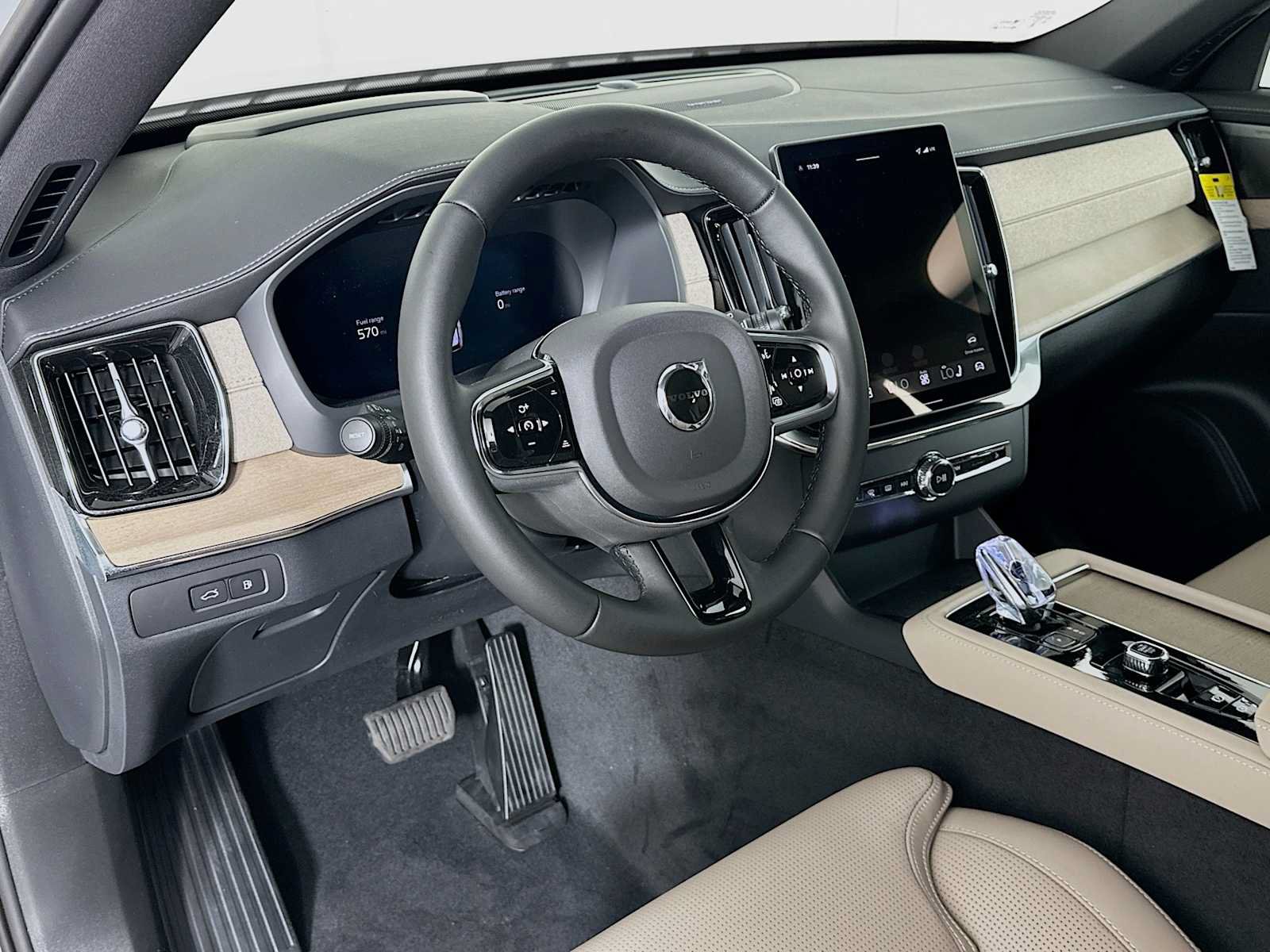 New 2026 Volvo XC90 T8 Ultra w/ Protection Package Premier AWD/4WD image 9